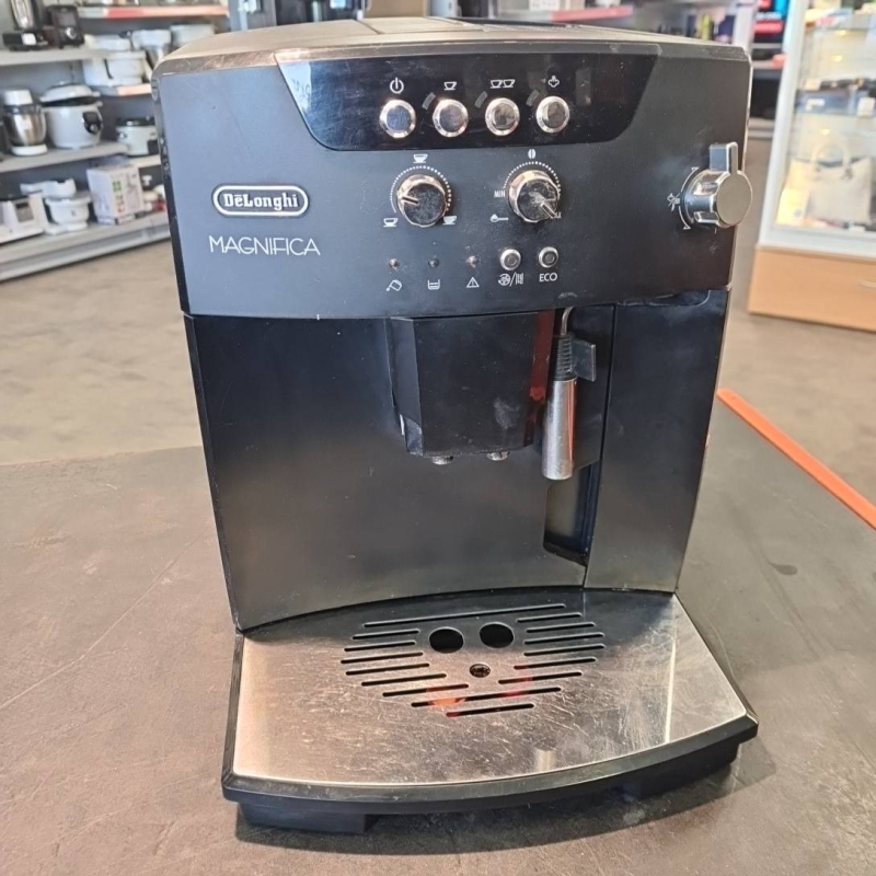 Machine à café Delonghi Magnifica 
