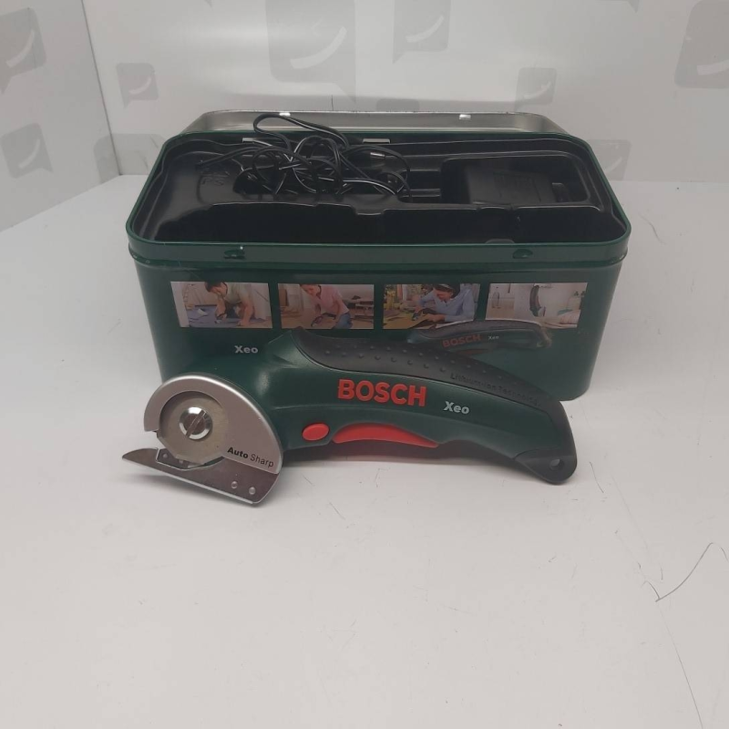 Découpeur Univirsel Sans Fil Bosch Xeo boite + alimentation 