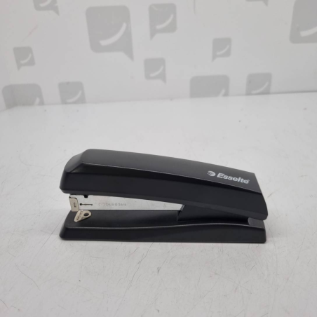 agrafeuse  Esselte 
