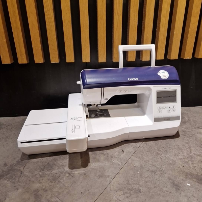 Brodeuse Brother NV800E 