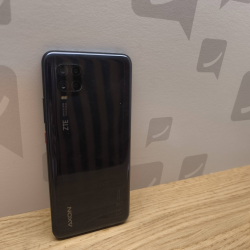 Smartphone ZTE AXON 11...