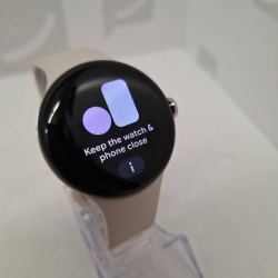 Montre connectée PIXEL...