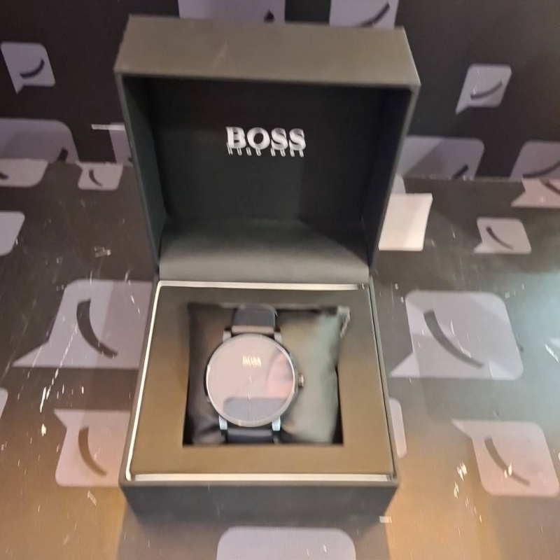 Montre Hugo Boss HB 305 Quartz Homme Bracelet cuir 