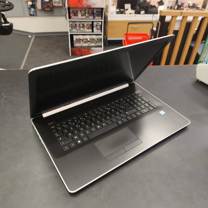 LAPTOP HP (etat) 17-by1013nf i5-8262 dd4 8 GB ssd 256 gb win
