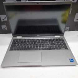 Laptop Dell Latitude 5520...