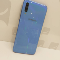 Smartphone samsung  A70...