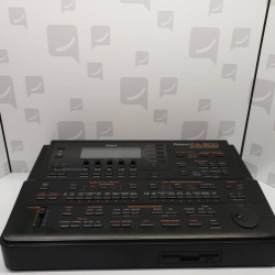 SYNTHETISEUR Roland RA-800...